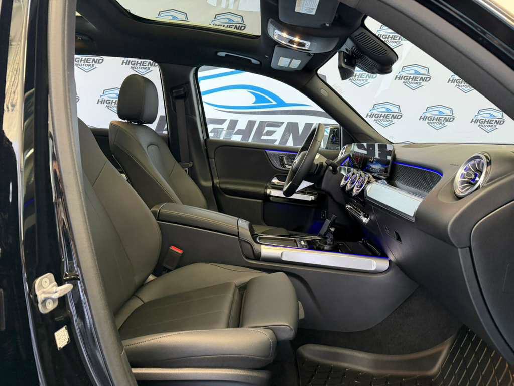 Used 2024 Mercedes-Benz GLB 250 4MATIC w/ Driver Assistance Package image 29