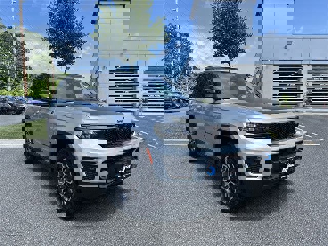 Used 2023 Jeep Grand Cherokee Trailhawk w/ Advanced Protech Group II image 1