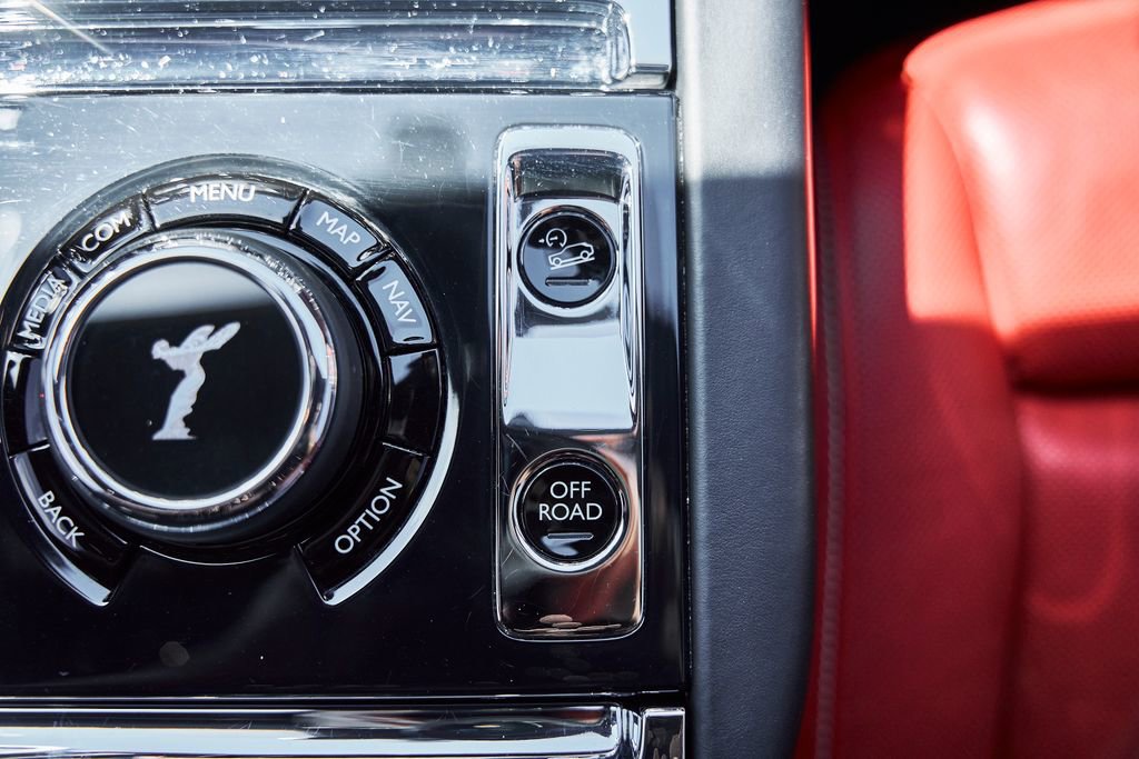 Used 2024 Rolls-Royce Cullinan Black Badge w/ Dark Exterior Package image 79