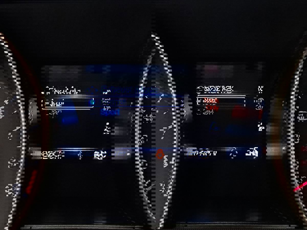 Used 2016 Ford Mustang Shelby GT350 w/ Technology Package image 15