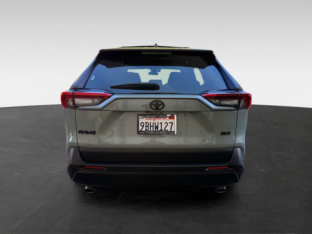 Used 2022 Toyota RAV4 XLE w/ Convenience Package FWD image 5