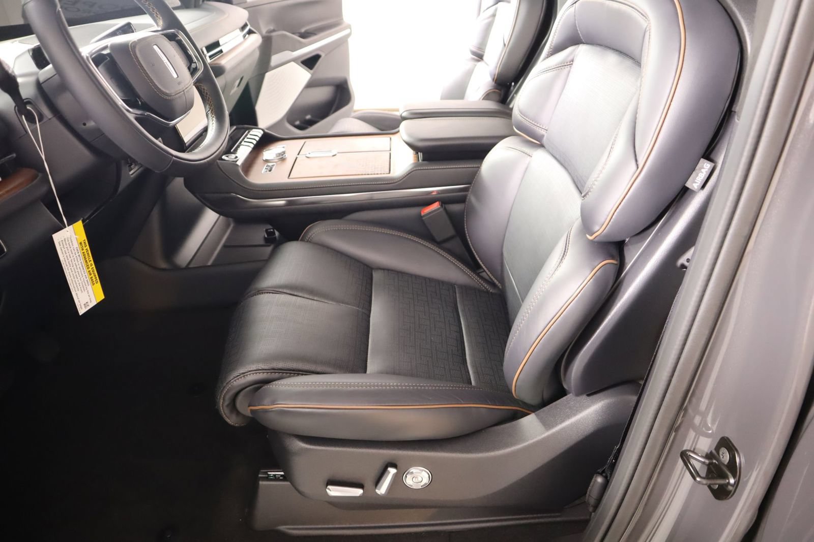 New 2026 Lincoln Navigator Black Label AWD/4WD image 12