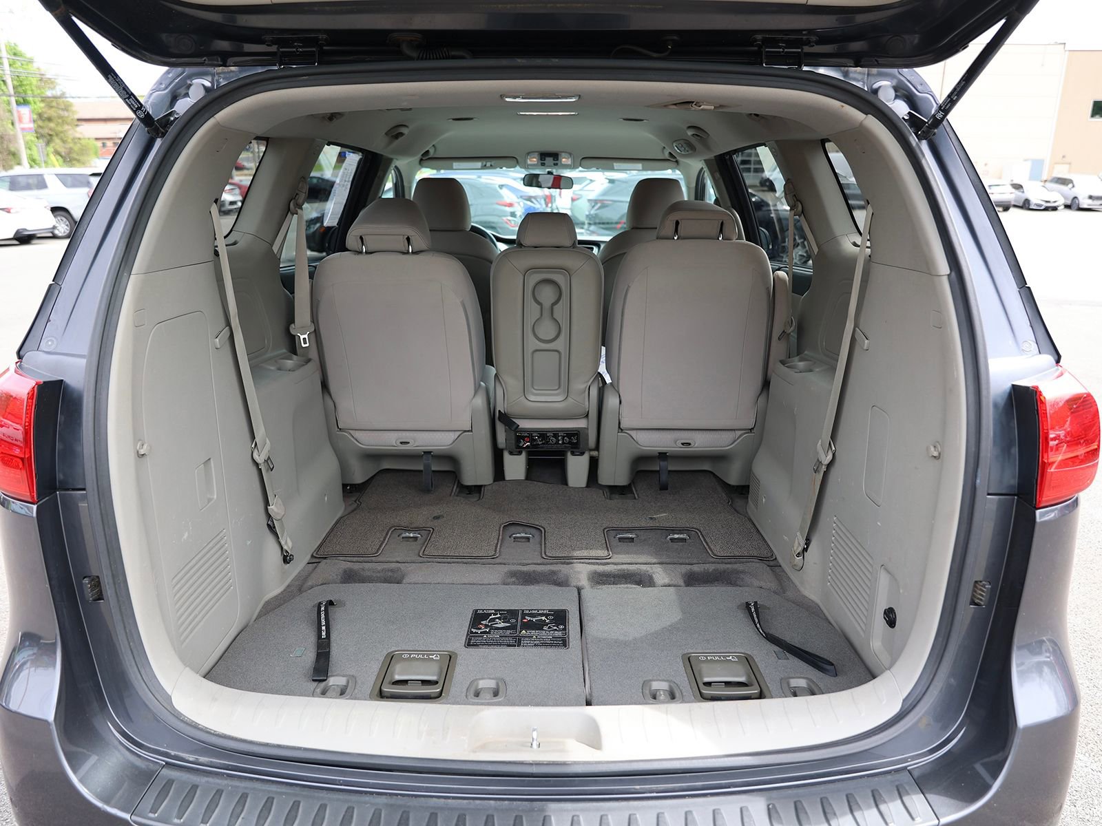 Used 2016 Kia Sedona LX w/ Option Group 020 FWD image 14