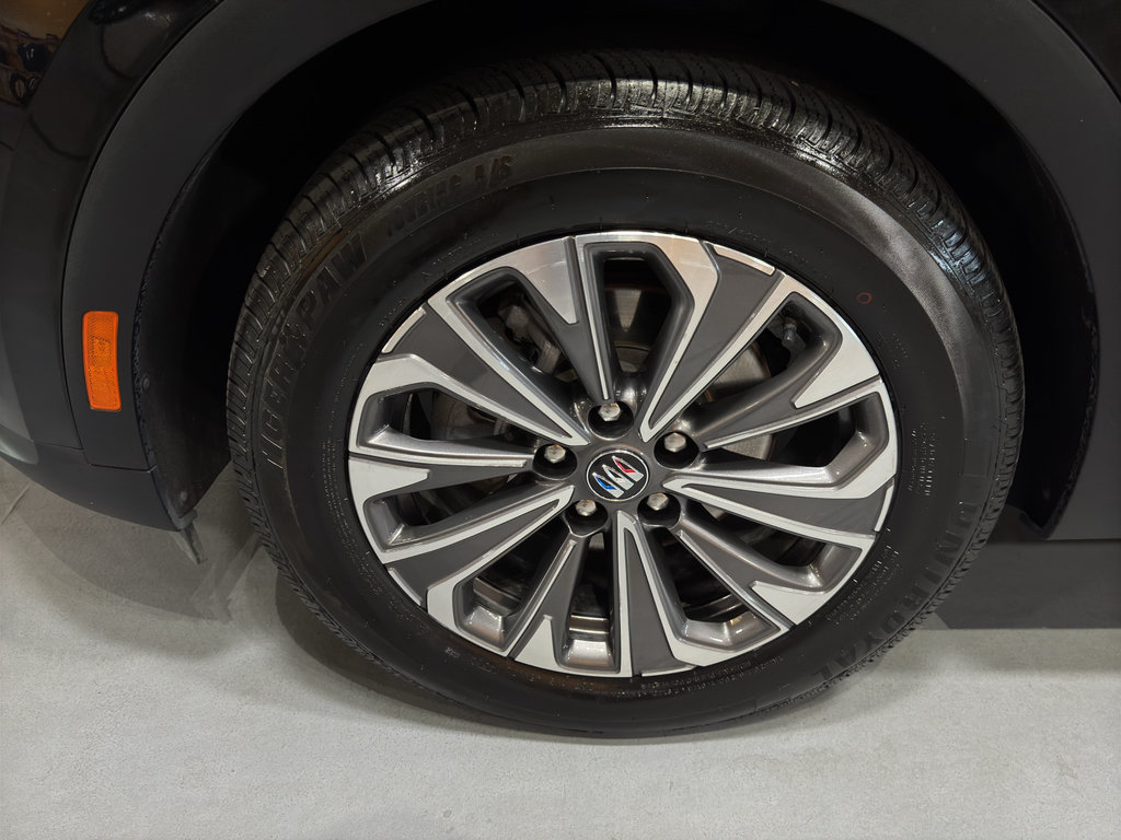 Used 2024 Buick Envision Preferred AWD/4WD image 9