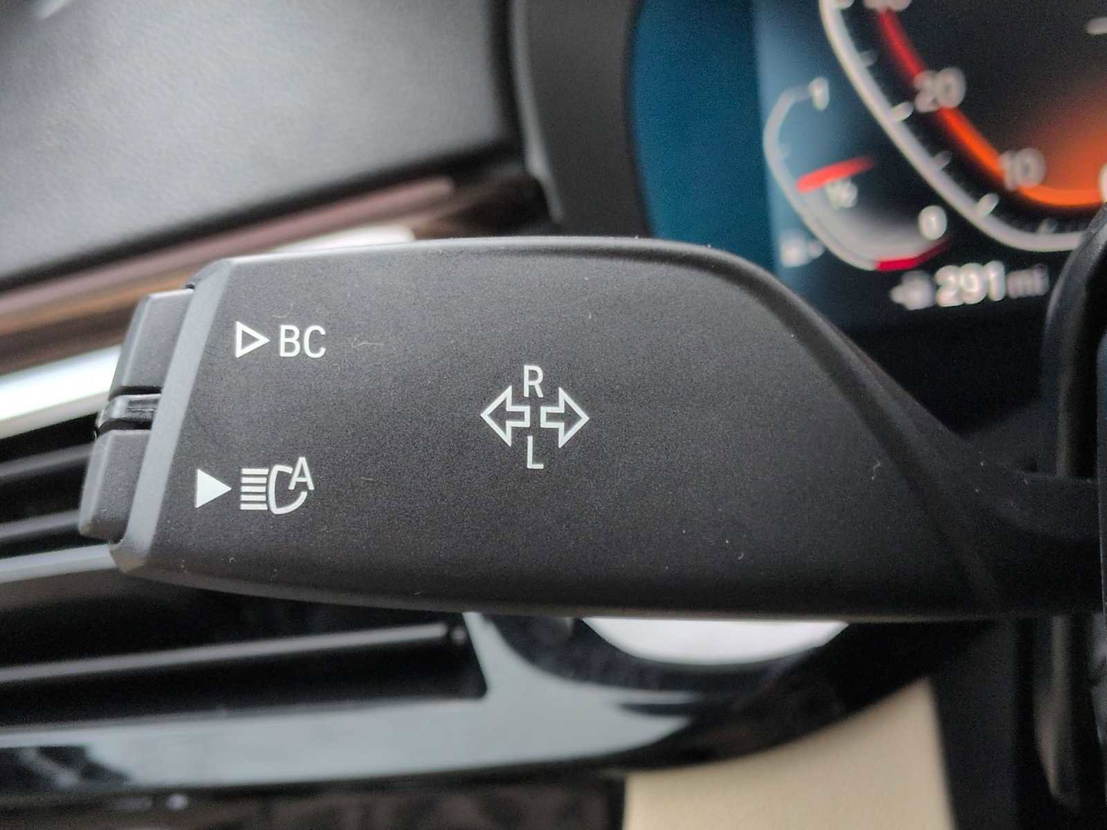 Used 2023 BMW 530i xDrive w/ Premium Package image 29