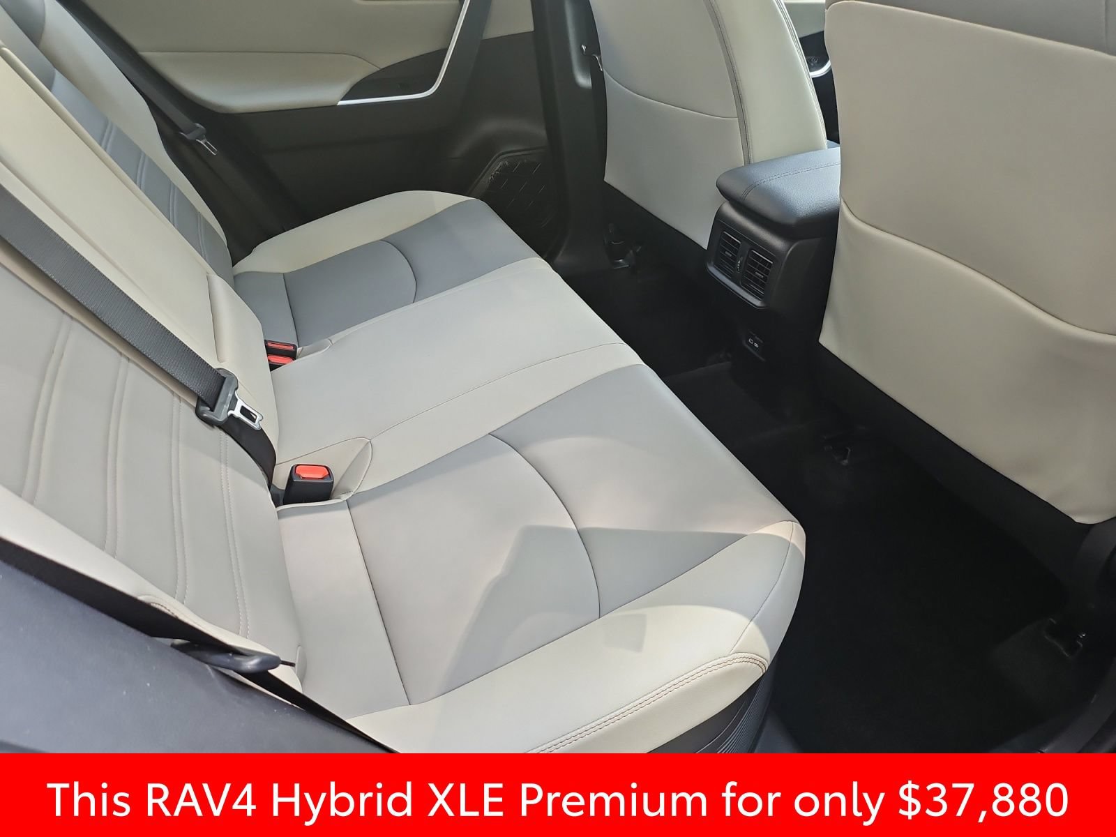 Used 2023 Toyota RAV4 XLE Premium AWD/4WD image 32