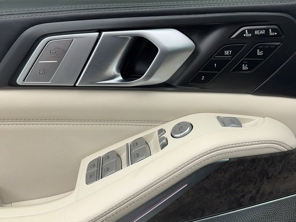 Used 2020 BMW X7 M50i w/ Dynamic Handling Package image 47