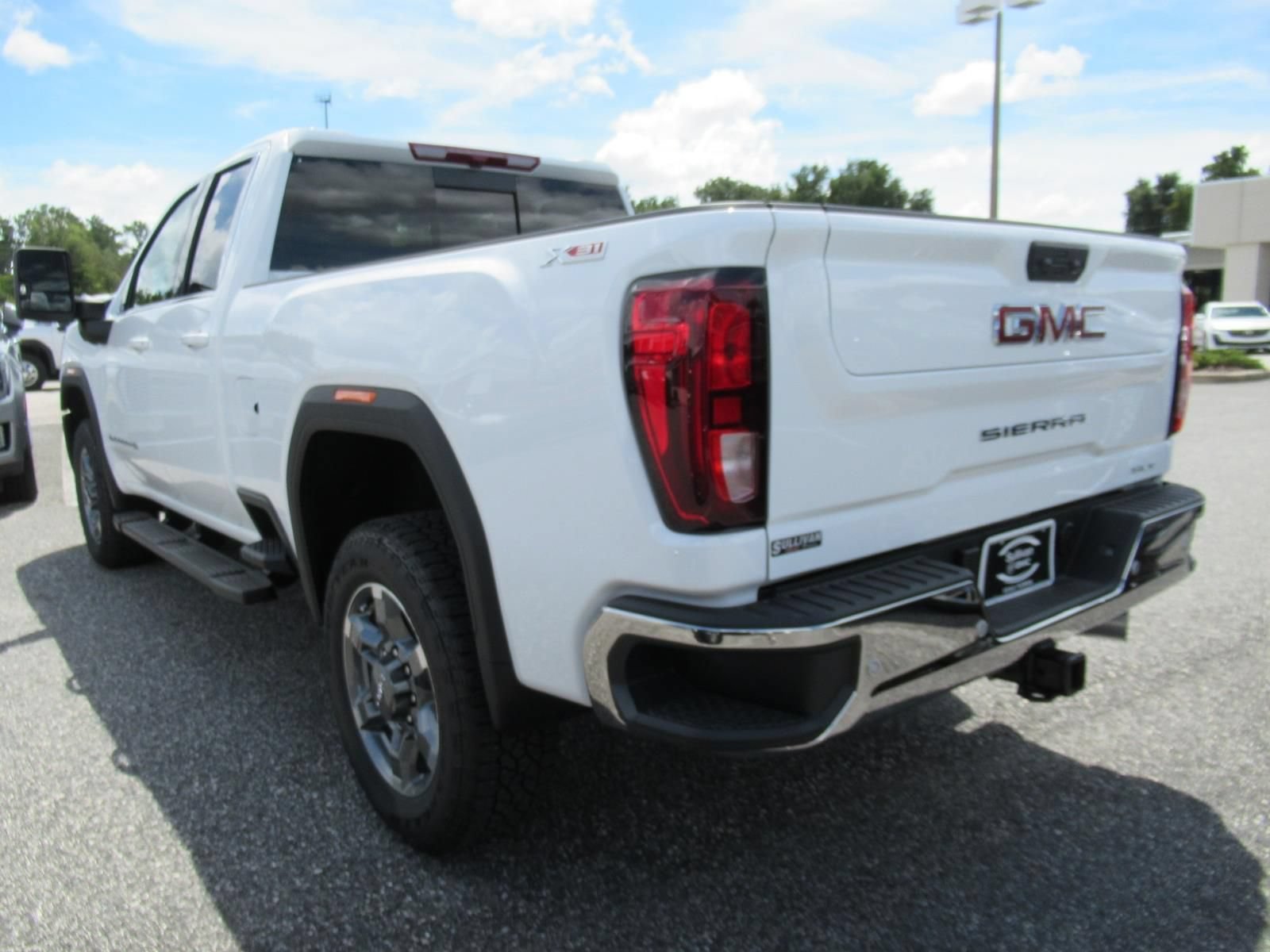 New 2026 GMC Sierra 2500 SLE w/ SLE Value Package; AWD/4WD image 5