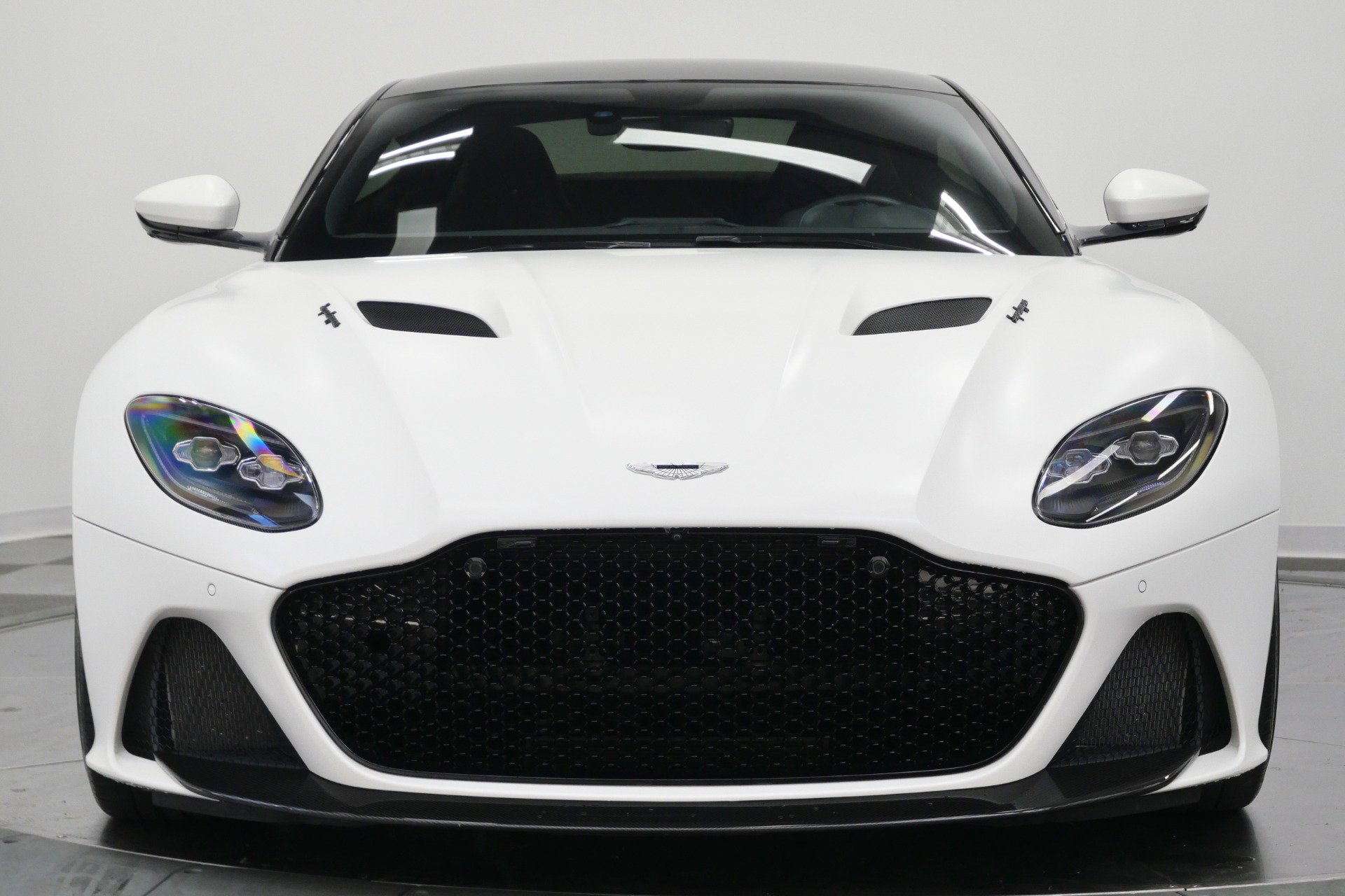 Used 2020 Aston Martin DBS Superleggera RWD image 4
