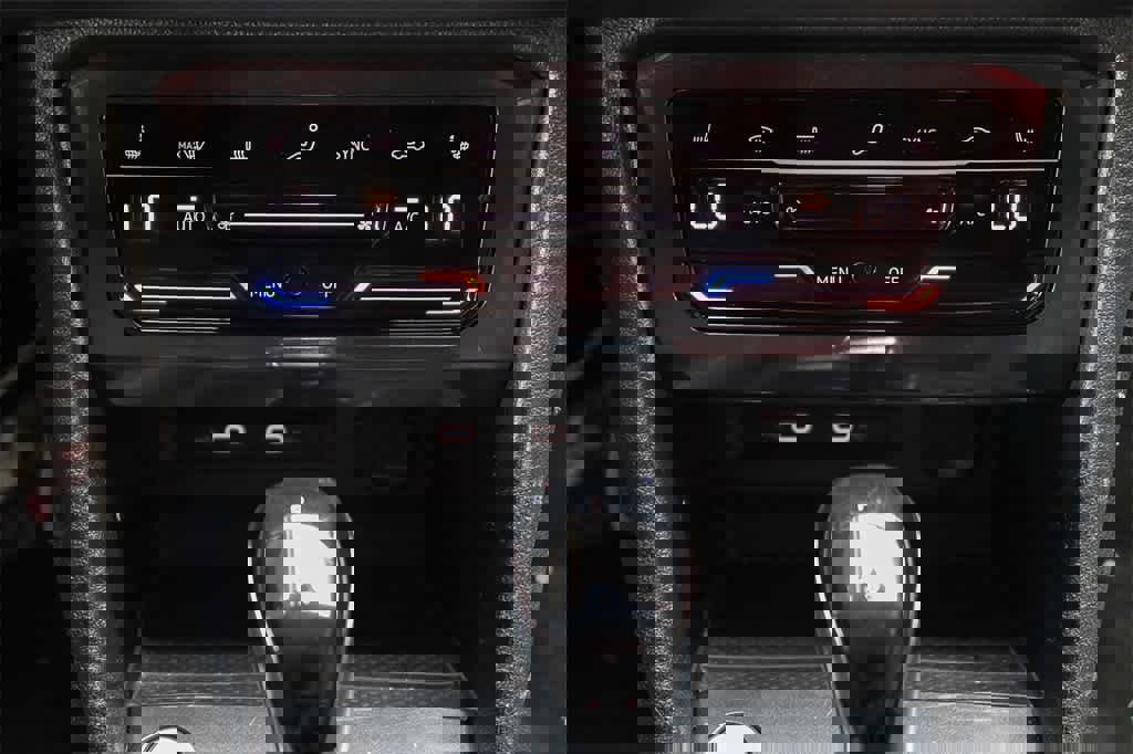 Used 2023 Volkswagen Tiguan SE R-Line image 14