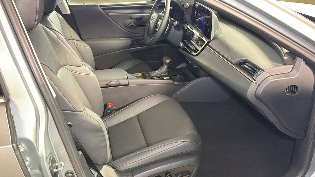 Certified 2025 Lexus ES 350 w/ Premium Package image 10