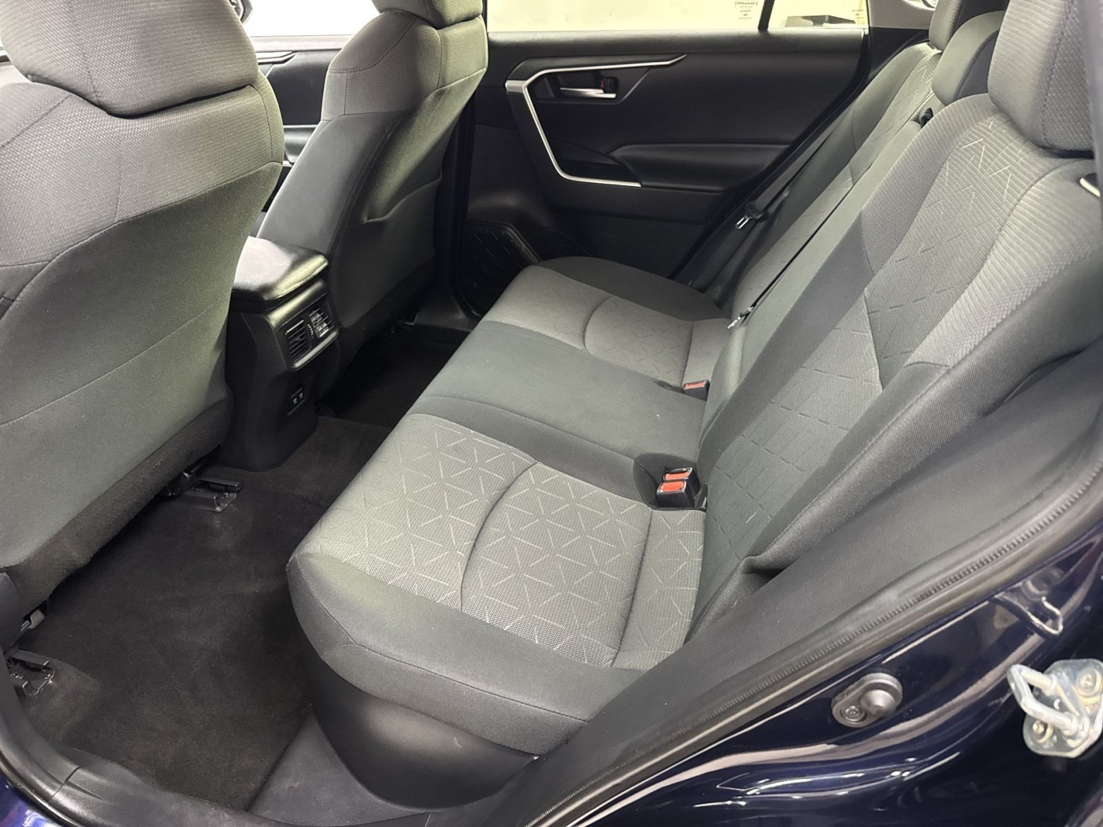 Used 2020 Toyota RAV4 XLE w/ Carpet Mat Package AWD/4WD image 36