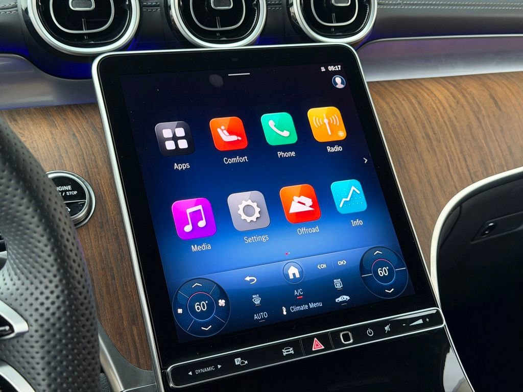 Used 2025 Mercedes-Benz GLC 300 4MATIC image 26