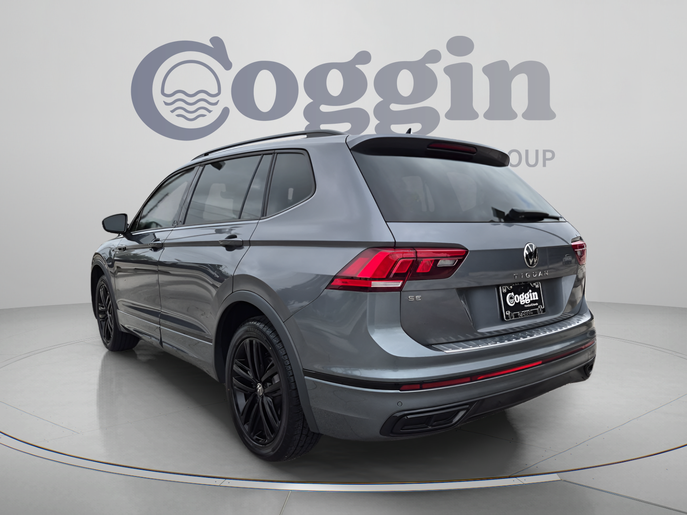 Used 2022 Volkswagen Tiguan SE R-Line FWD image 4