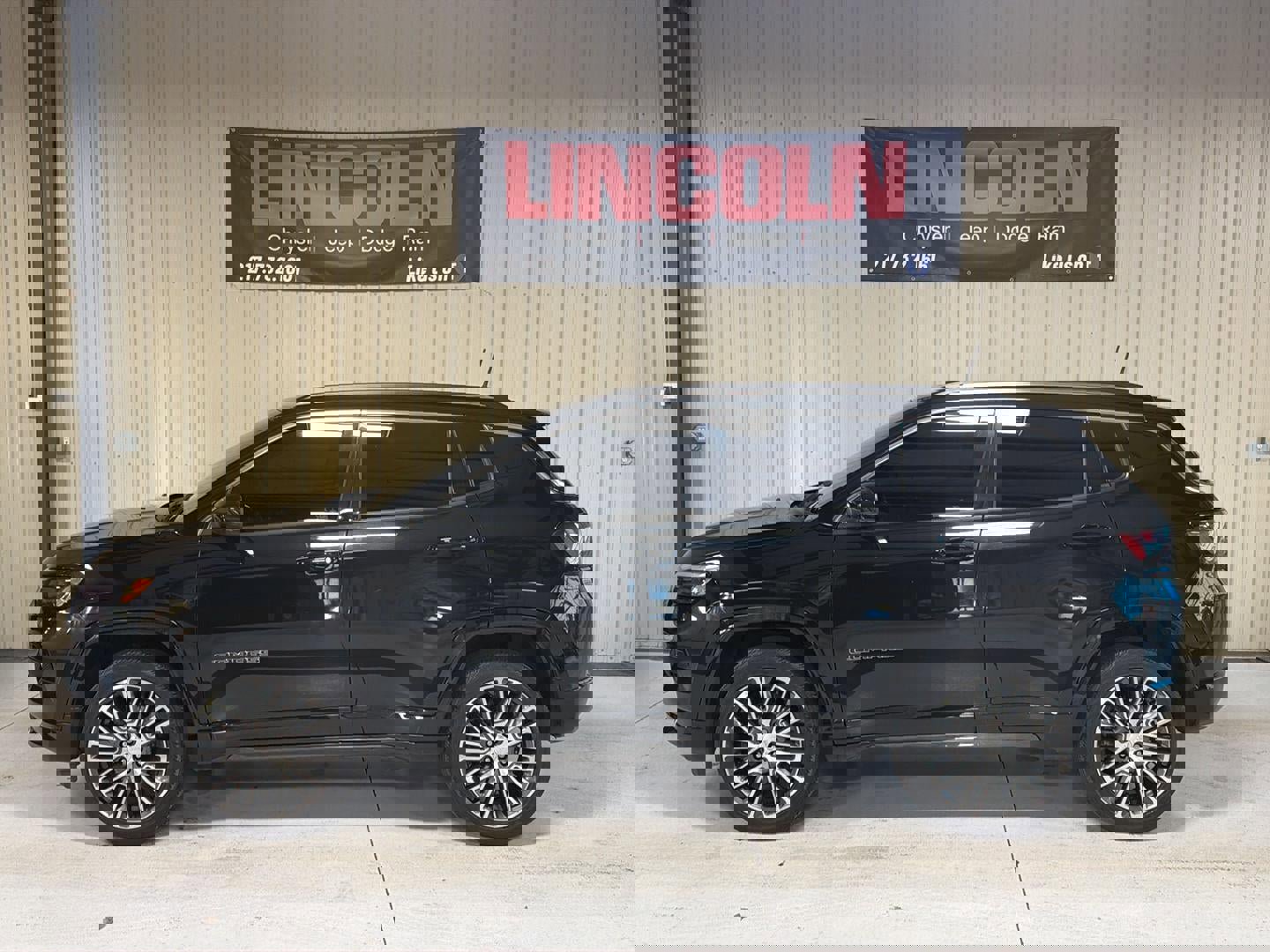 Used 2022 Jeep Compass Limited w/ Elite Group image 2