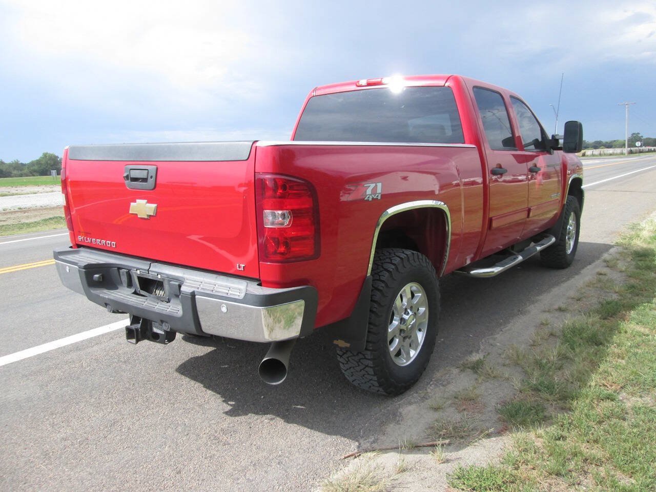 Used 2011 Chevrolet Silverado 2500 LT w/ Interior Plus Package AWD/4WD image 4
