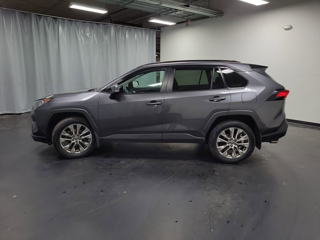 Used 2021 Toyota RAV4 XLE Premium image 5
