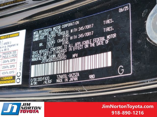 Used 2025 Toyota 4Runner SR5 AWD/4WD image 33