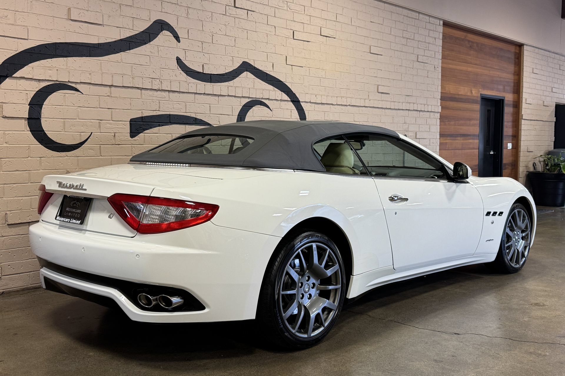 Used 2011 Maserati GranTurismo Convertible RWD image 6