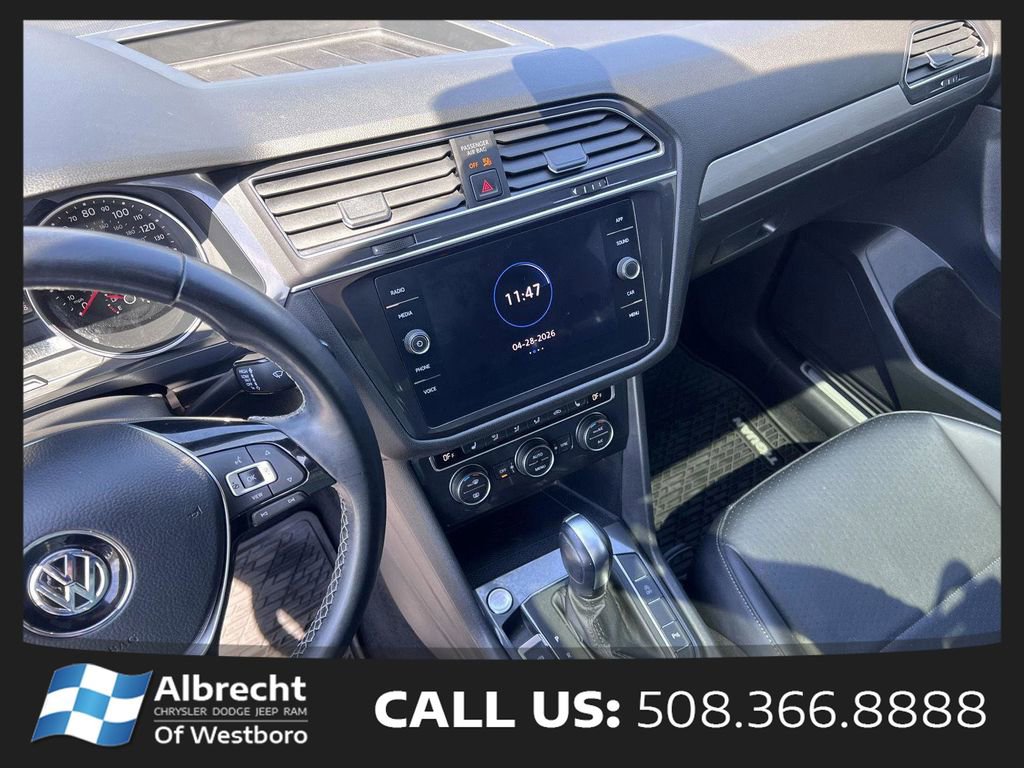 Used 2020 Volkswagen Tiguan SE R-Line AWD/4WD image 29