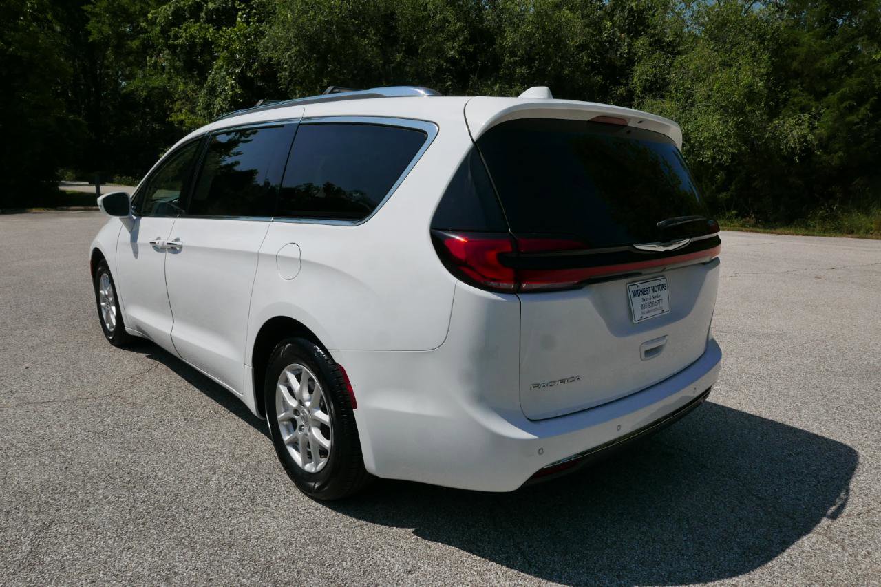 Used 2021 Chrysler Pacifica Touring-L FWD image 8