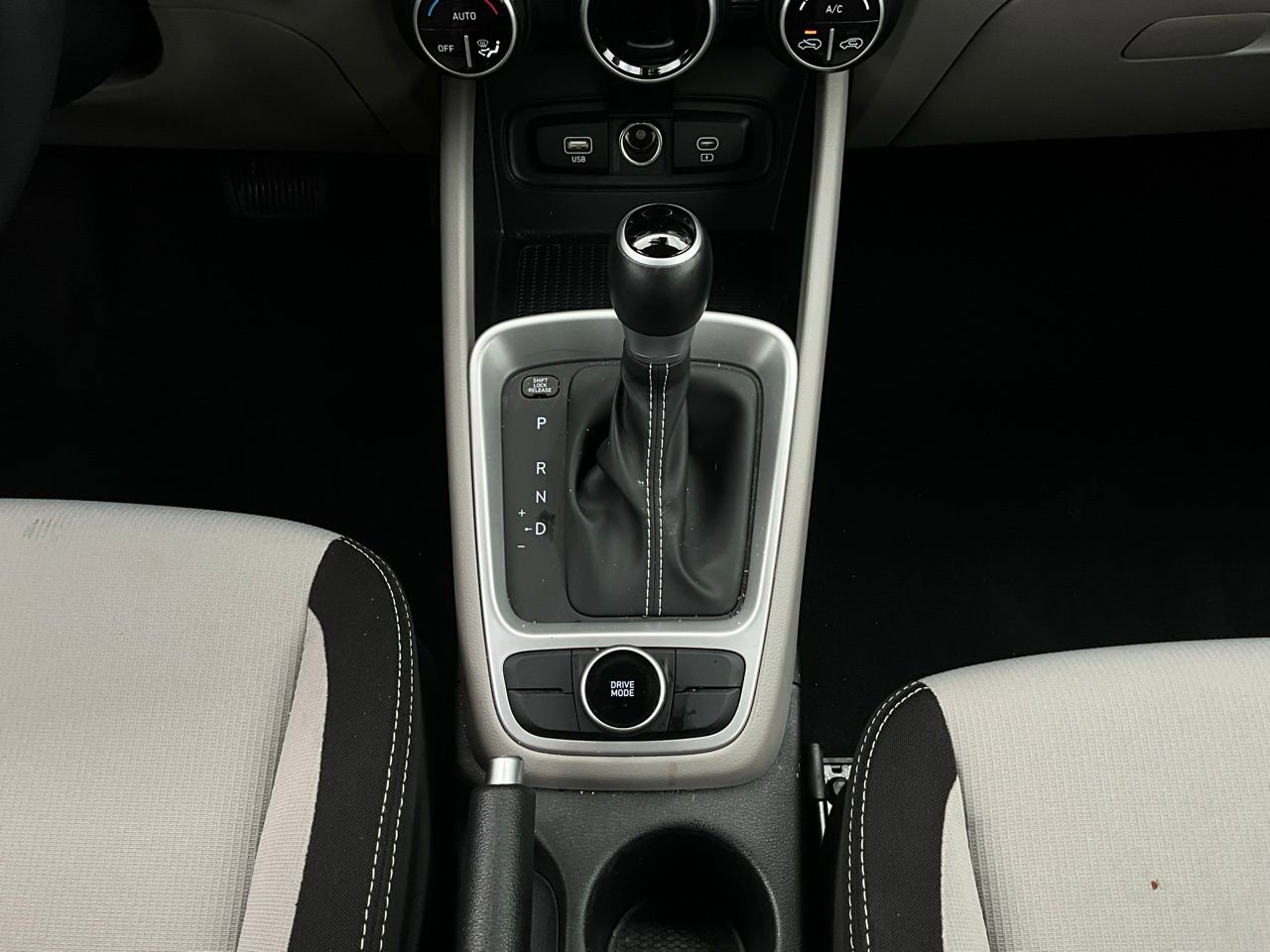 Used 2025 Hyundai Venue SEL image 14