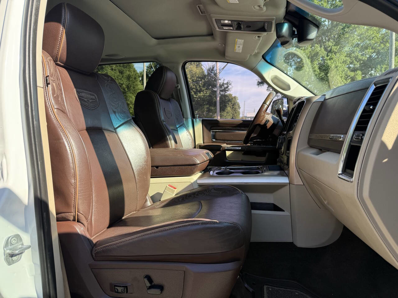 Used 2017 RAM 3500 Laramie Longhorn image 15