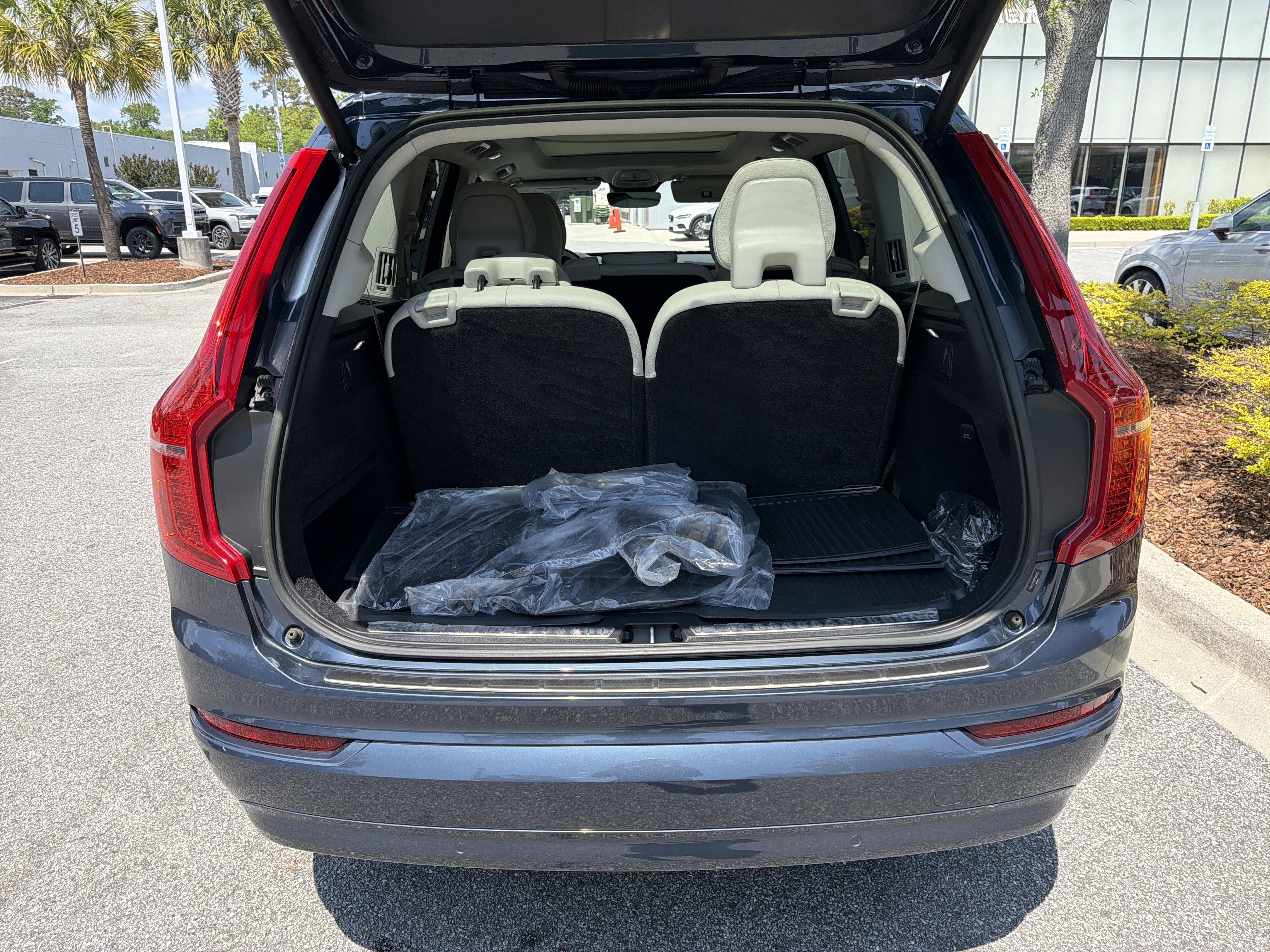 Certified 2023 Volvo XC90 B5 Core w/ Protection Package Premier AWD/4WD image 59