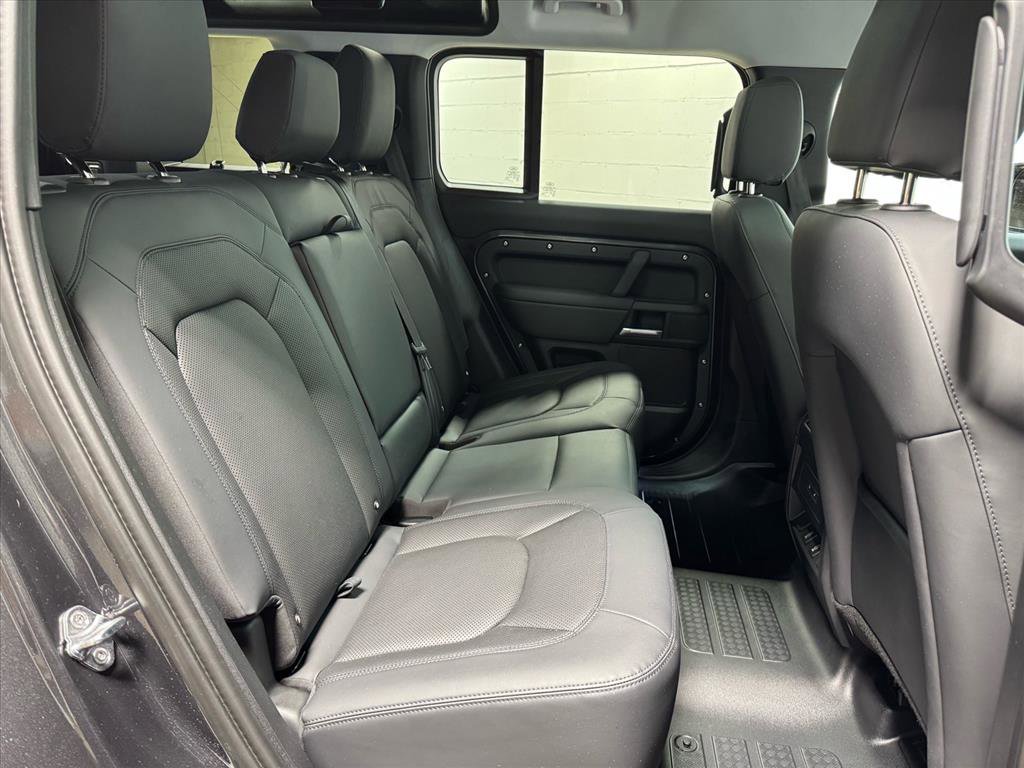 Used 2026 Land Rover Defender 110 S image 40