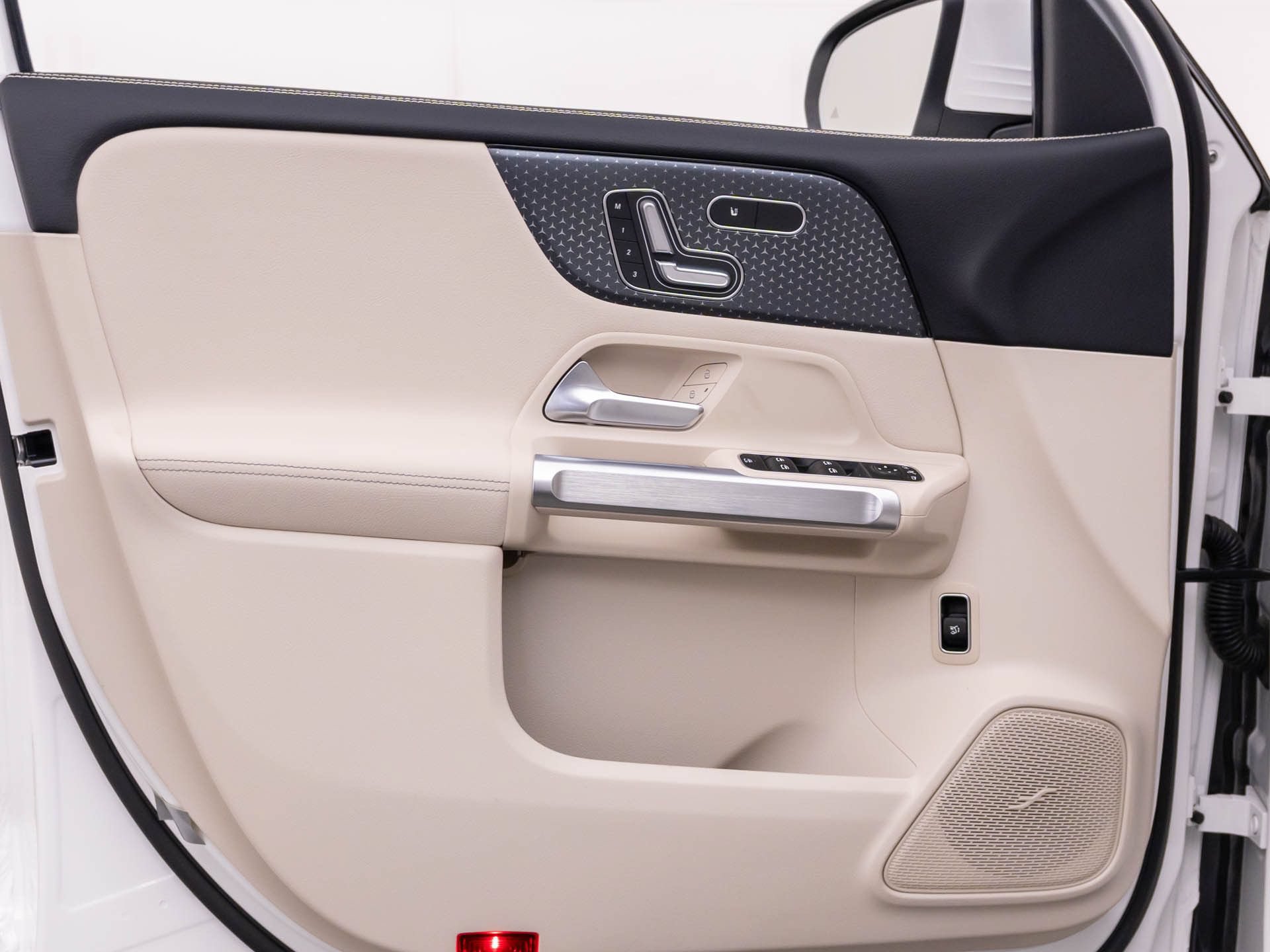 New 2026 Mercedes-Benz GLB 250 4MATIC image 14