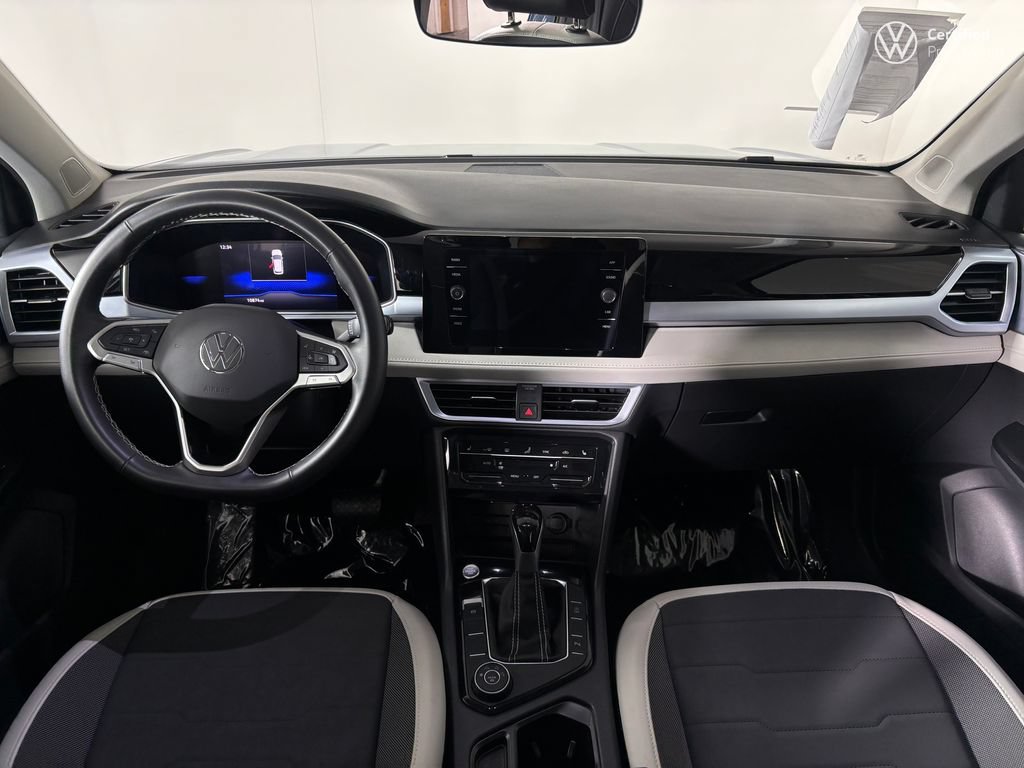 Used 2025 Volkswagen Taos SE w/ Panoramic Sunroof Package AWD/4WD image 17