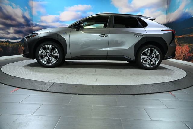 Used 2023 Subaru Solterra Limited image 5