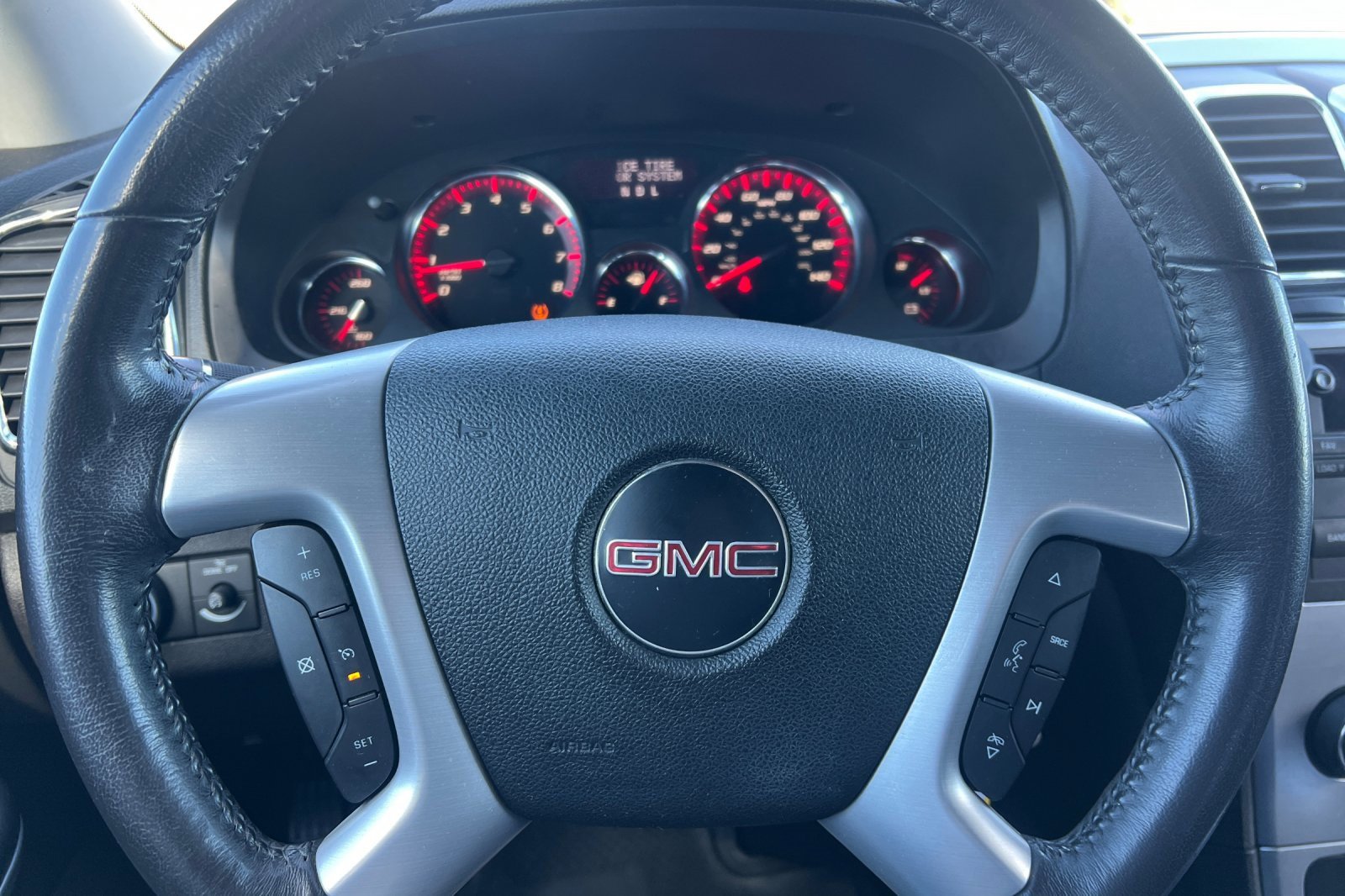 Used 2010 GMC Acadia SLE image 20