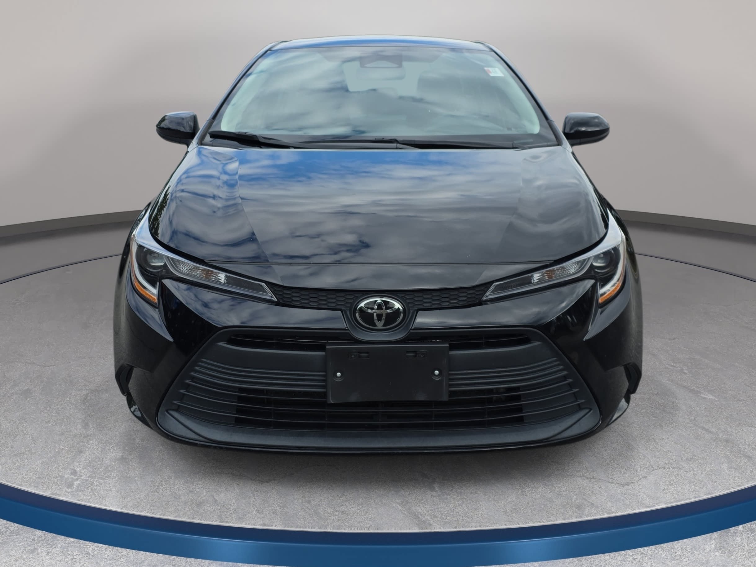 Used 2024 Toyota Corolla LE FWD image 2