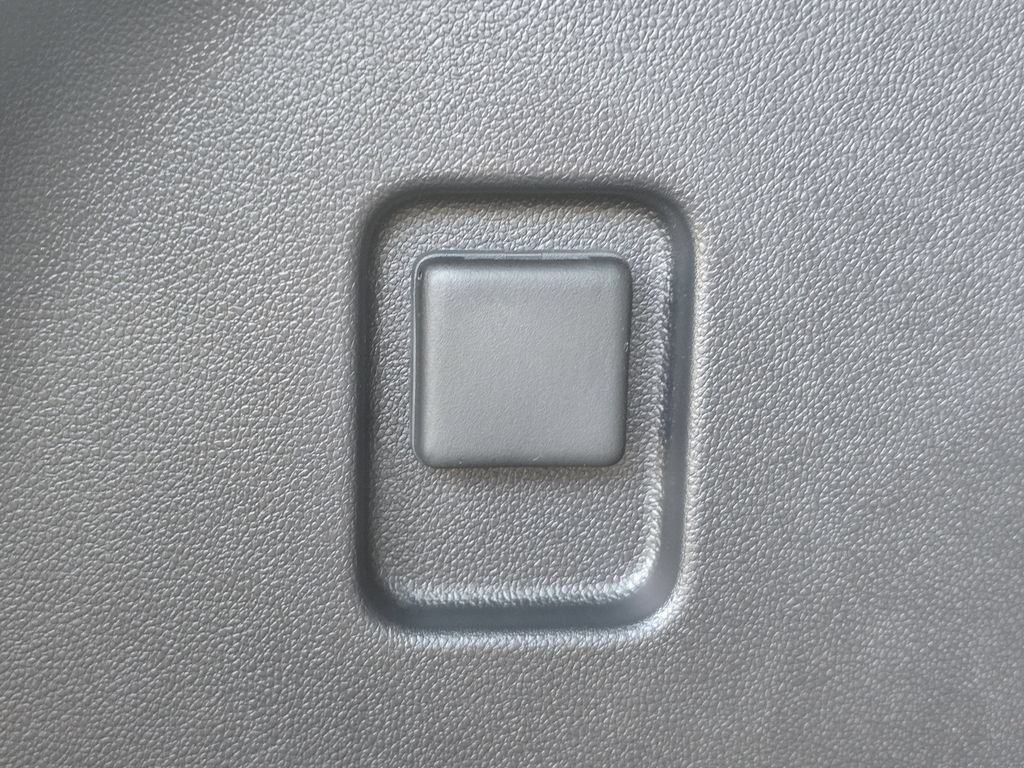 Certified 2025 Chevrolet Equinox EV LT FWD image 16