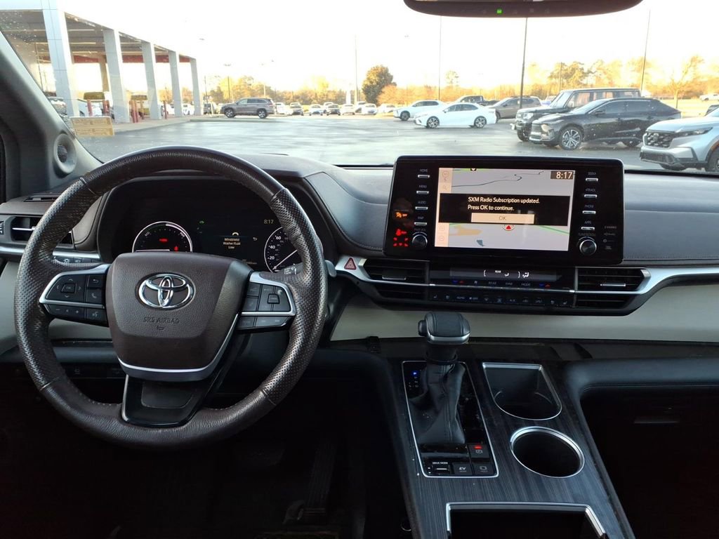 Used 2022 Toyota Sienna Platinum image 10