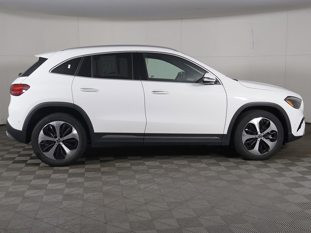Used 2024 Mercedes-Benz GLA 250 4MATIC w/ Winter Heating Package image 16