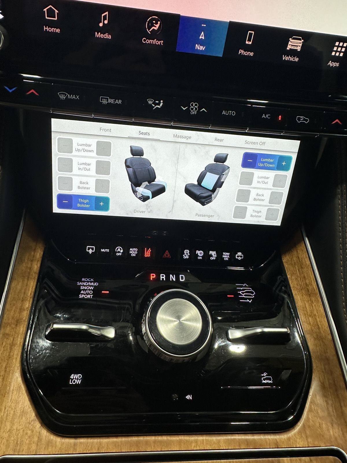 Used 2025 Jeep Grand Wagoneer L Series III w/ Rear-Seat Entertainment Group AWD/4WD image 15