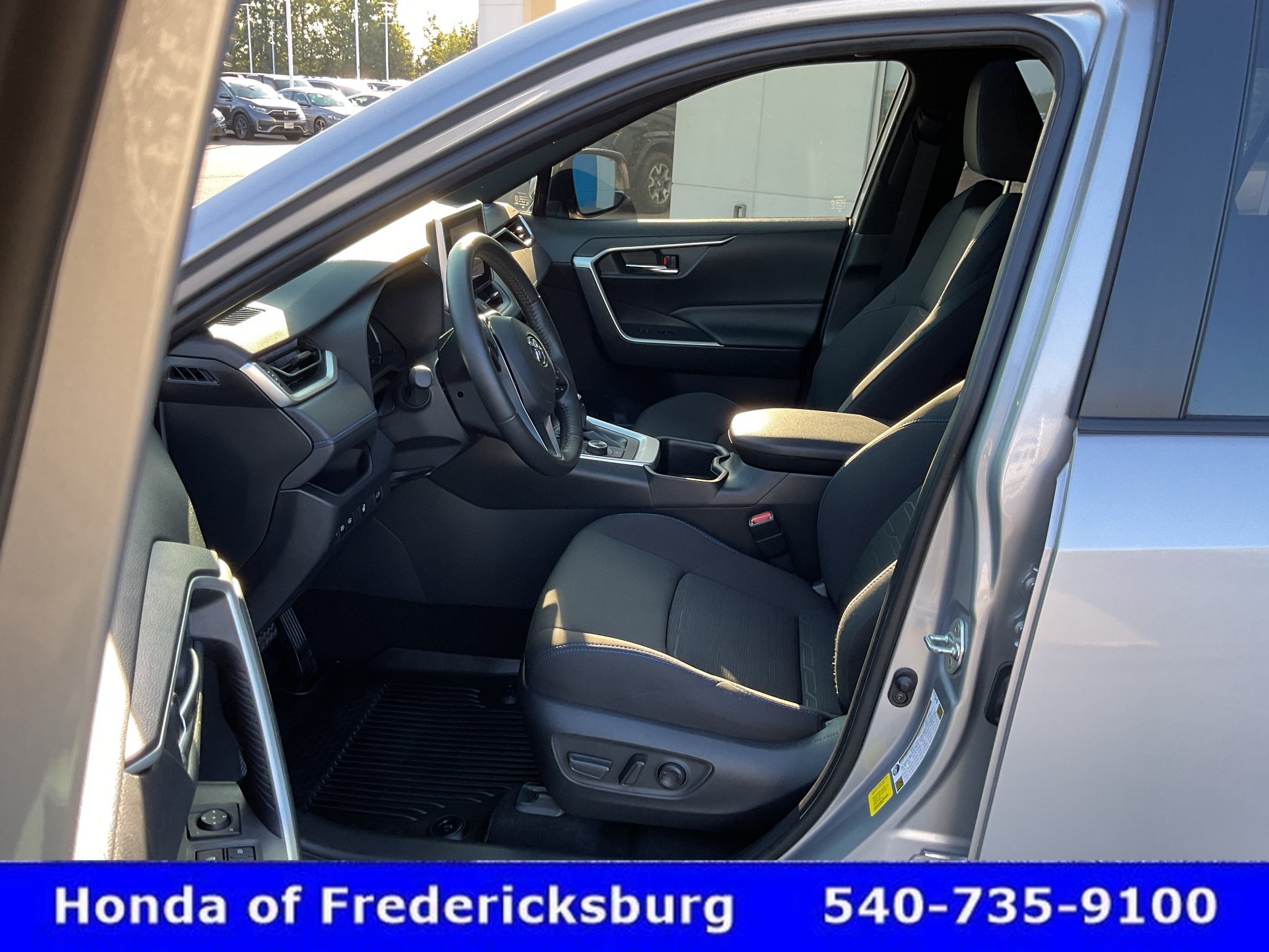 Used 2023 Toyota RAV4 SE w/ Convenience Package AWD/4WD image 27