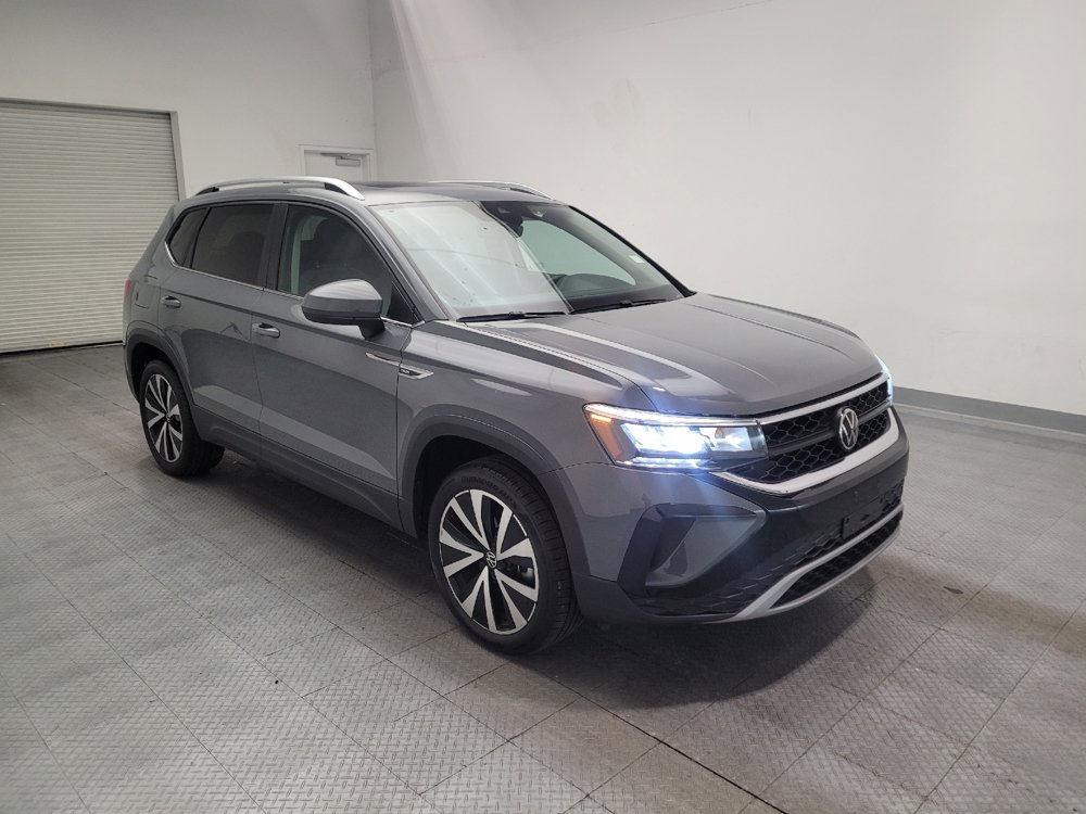 Used 2023 Volkswagen Taos SE w/ Panoramic Sunroof Package FWD image 13