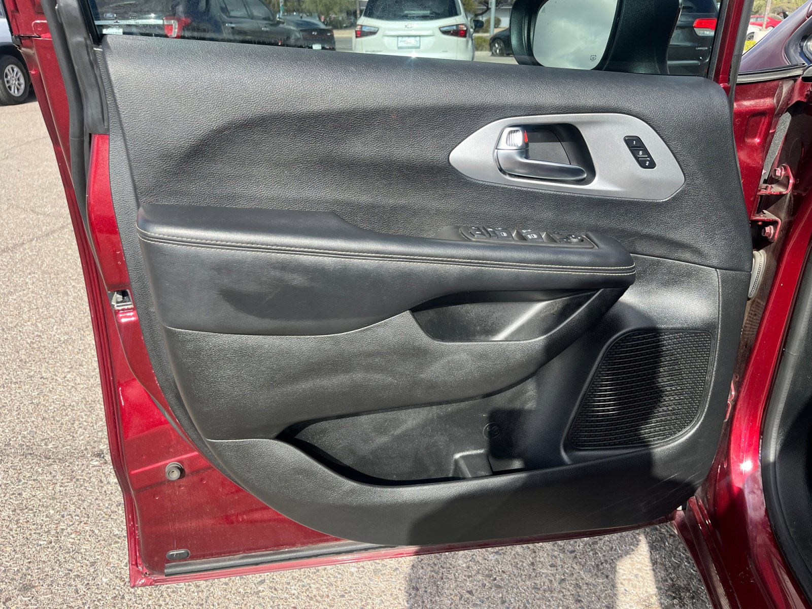 Used 2023 Chrysler Pacifica Touring-L w/ S Appearance Package image 13