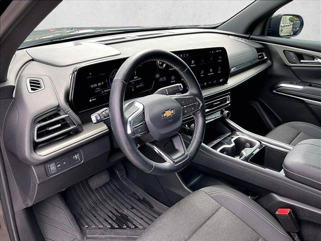 Used 2025 Chevrolet Traverse LT FWD image 14