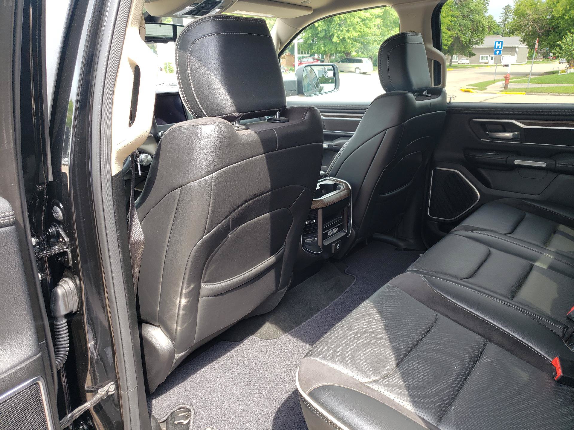 Used 2020 RAM 1500 Laramie AWD/4WD image 11
