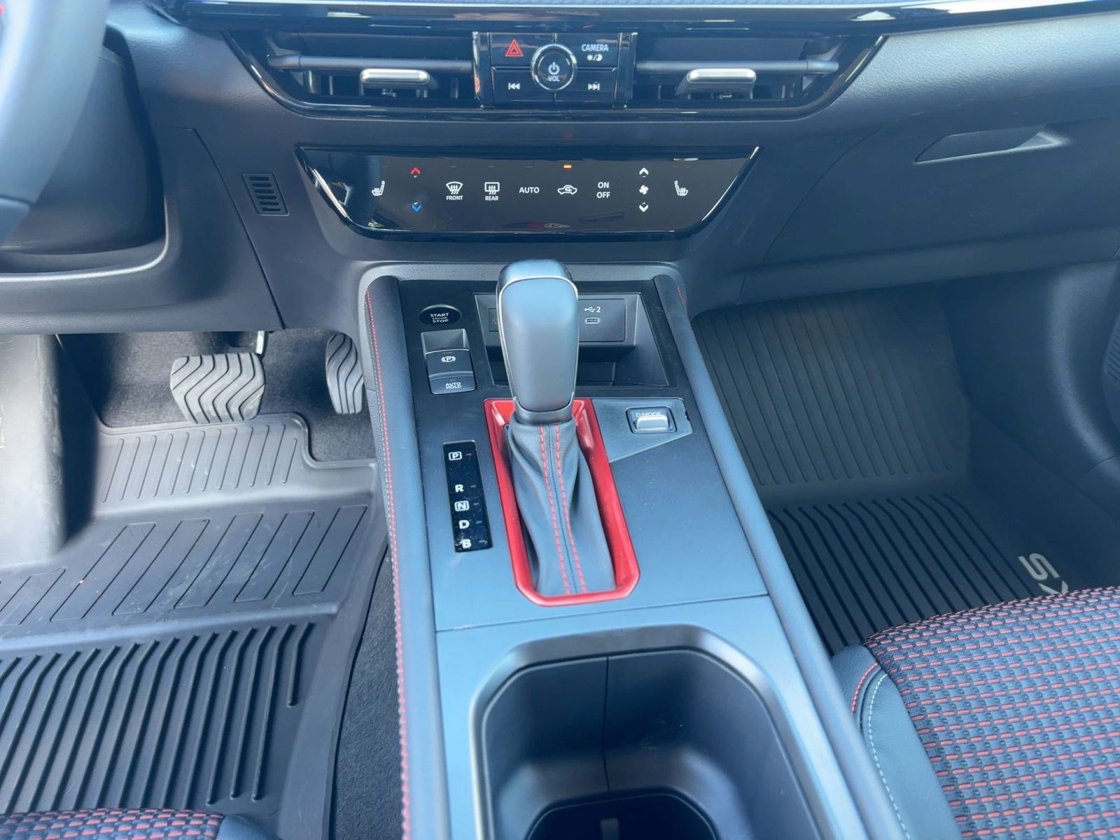 New 2026 Nissan Kicks SR w/ Cold Weather Package image 18