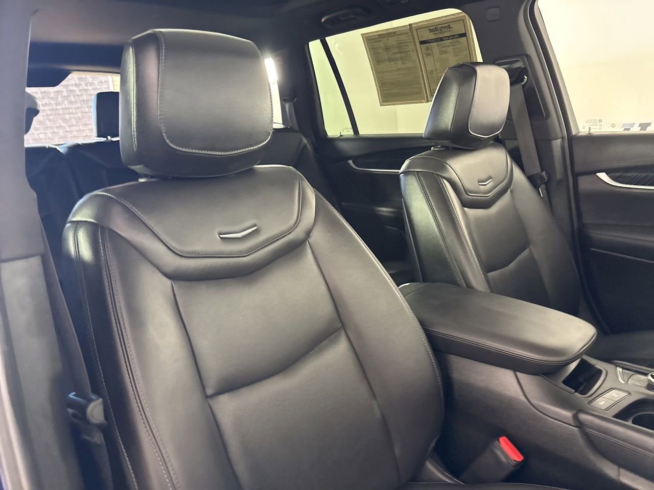 Used 2025 Cadillac XT6 Premium Luxury image 31