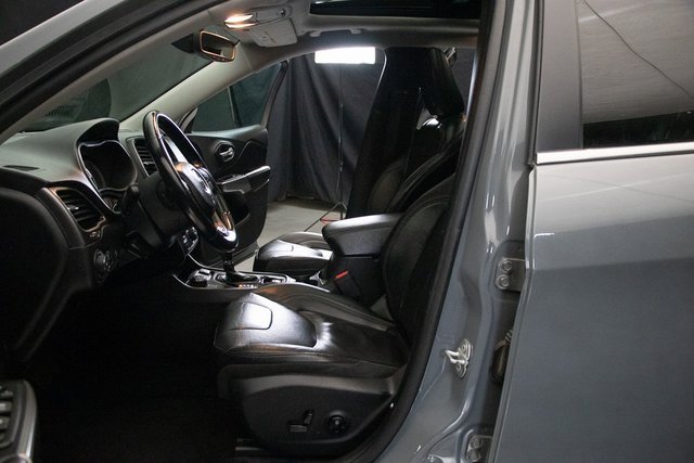 Used 2020 Jeep Cherokee Limited image 25