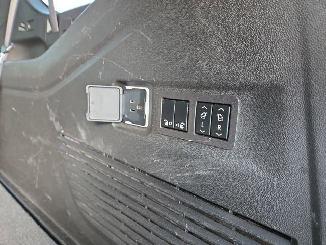 Used 2023 GMC Yukon XL AT4 w/ AT4 Premium Plus Package image 40