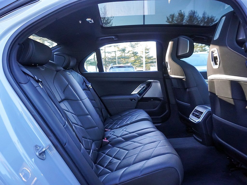 Used 2023 BMW 760i xDrive w/ Parking Assistance Package image 44