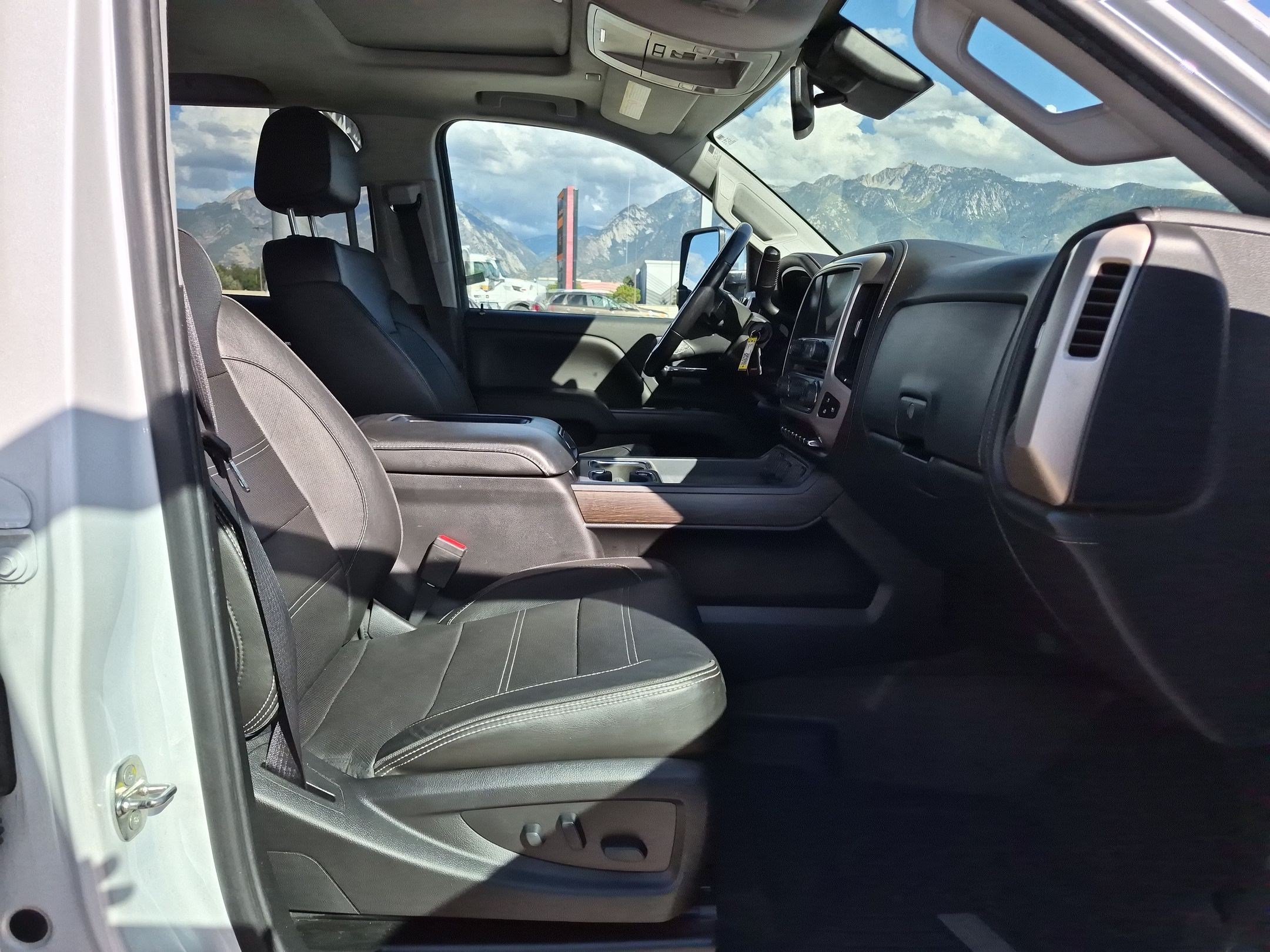 Used 2019 GMC Sierra 3500 Denali w/ Duramax Plus Package AWD/4WD image 27