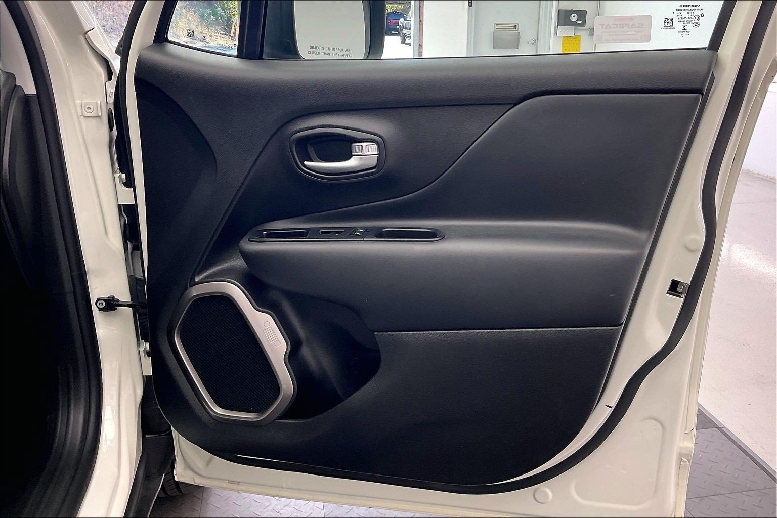 Used 2022 Jeep Renegade Latitude AWD/4WD image 25